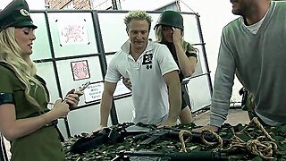 Latex Tieten, Militair Groep