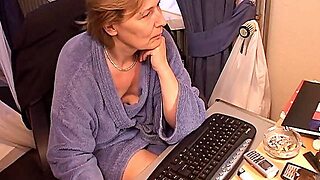 Не Может Удержаться, Нл, Пизды Зрелые, Кончает В Зрелую