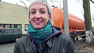 German Scout - Schlankes Punk Teenie Mitten In Berlin Getroffen Und Gefickt