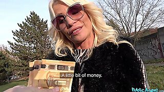 Cash For Sex And This Horny Mature Sure Knows Her Role