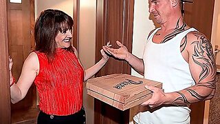 Maduras Rasuradas, Hombre Joven Follando Madura