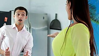 Miron Pilladas, Desnudandose En La Cocina, Culos Sucios Lamer