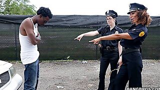 Suegras Interracial, Uniforme De Policia, Doble De Pie