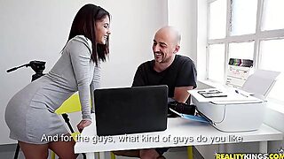 Curvy Beauty Aysha Shows All The Treasures Of The Orient