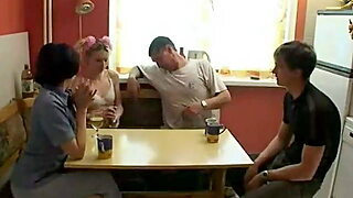 Шоу Русской Мамочки, Русские Волосатые Молодые