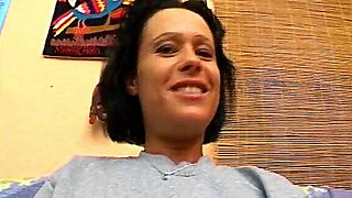 Teen Pisst Vor Sex In Den Topf