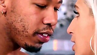 Corridas Internas, Interracial, Tetas Pequeñas, Bebé
