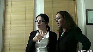 Секс С Секретаршими, Офис Застукали, Дрочим Вместе