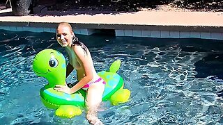 Davidnudes - Amanda Naked Pool Fun