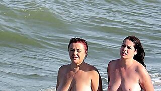 Maduras Follando En La Playa