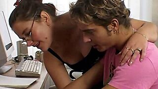 Granny Seduce Chico, Madura Peluda Con Joven, Esposa Joven Casero