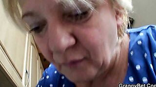 Flashy Doxy At Old Mature Scene