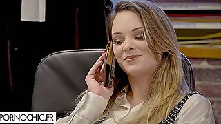 Tiffany Leiddi Does A Oral Pleasure In The Toilets Of A Restaurant