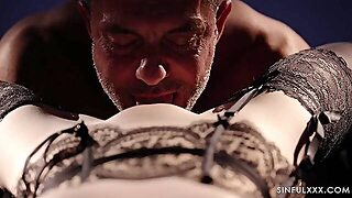 Neuk Me Aub, Bevallen, Alsjeblieft Anaal