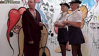 Poliisi, Panoreikä, Nainen Pukeissa Mies Alasti, Univormu