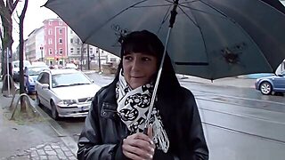Teeny Wird Auf Der Strasse Angesprochen Und Fuer Geld Gefick