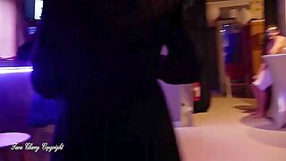 Je Mexhibe Et Je Joue Avec Les Clients Dans Un Club Libertin (Partie 1)