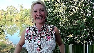 Une Maman Libertine De 44 Ans Me Suce En Exterieur Lors D`un Covoiturage