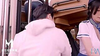 Avtobus, Tolpanje, V Javnosti, Grupni