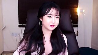 Korean Beauty Plays With Her Big Boobs Live At Livekojas