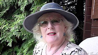 Горячая Бабуля, Тетя, Британское, Реальное