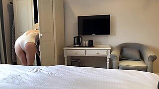 Hotel, Gluurder, Stiefmoeder, Mam