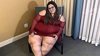 Plump Paradise: Hotel Dress N Squeeze 2 - Sd