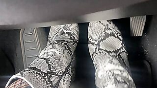 Pedalpumping Con Scarpe Con Tacco Alto Da Lap Dancer E Calze A Rete - Pedal Brake