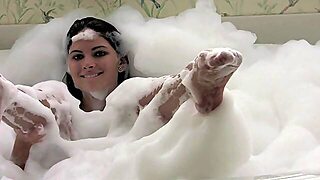 Brunette Solo Webcam Masturbation