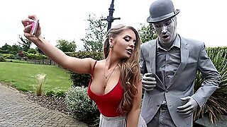 Aaliyah Hadid - Fucking The Busker
