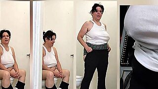 Elles Tuesday Pee Wearing A White Tank Top And Black Yoga Pants