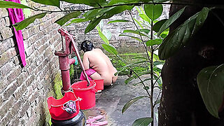 I See My Aunty Going To Take A Bath After I Hugged And Fucking Ass