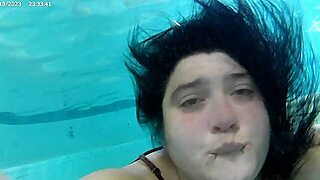 Bajo El Agua, Sirvientas, Mojadas, Fetiche