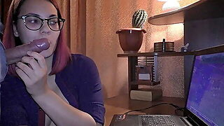 Gamer Girl Does Blowjob Without Being Distracted From The Game