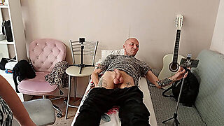 A Neighbor Came To Give A Blowjob To Swallow A Portion Of Sperm