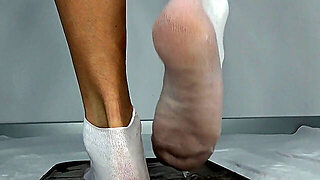 Tía, A 4 Patas, Calcetines, Meando