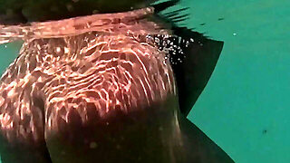 Bajo El Agua, Playa, Publico, Al Aire Libre