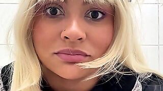 Public Wc Farts At Cosplay Con - Gassy Big Beautiful Woman In Cosplay