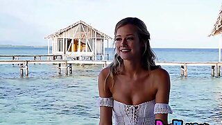 Gorgeous Blonde Milf Posing On The Sea