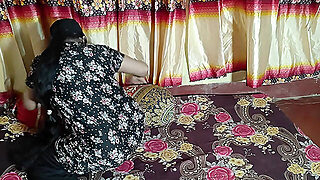 Színfalak Mögött, Álarc, Kutyapóz, Desi