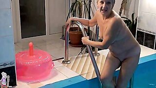 Roikkuva Tissit, Uima Allas, Riisua, Dildo