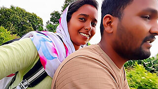 Desi College Bhabhi Hot Boobs Suking - Unknown Girl Stops My Bike, I Take Her On My Bike And Take He