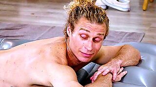 Big Oiled Masseue Sidefucked By Dude