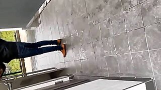 Angela Niquée Dans Les Toilettes