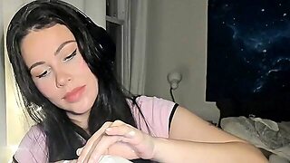 Amateur Webcam Teen Flashes Masturbates