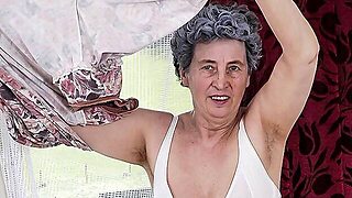 Bbw Mature Lady With Huge Boobs Rosa Fucks With A Yellow Toy