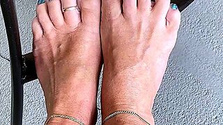 Amateur Foot Fetish Girlfriend Sucks And Gives A Footjob