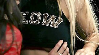 Поцелуи, Секс Втроем, Блондинки, Милф