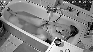 Cam Catches Milf Masturbating In The Tub While Video Chatting