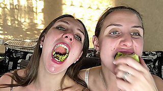 双子, 食べ物, いじめ, 射精飲み込み